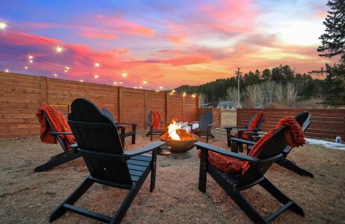 Custer Apartment | Buffalo Ridge - Hot Tub & Walk to Downtown