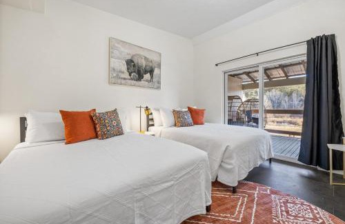 Custer Apartment | Buffalo Ridge - Hot Tub & Walk to Downtown