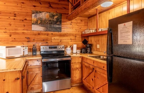 Ponca Cabin | Buffalo River Cabin w/Hot Tub