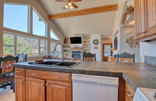 Green Mountain Falls Cabin | Buffalo Sunrise GMF · Mountain Vistas & Lake Views Buffalo Sunrise