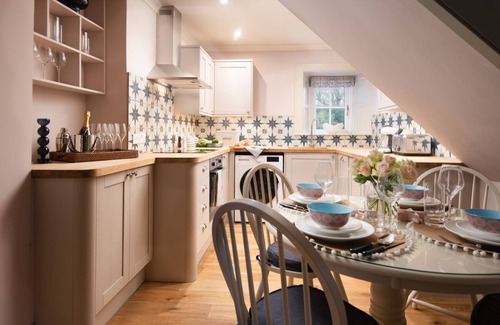 Leitholm Cottage | BUGHTRIG COTTAGE - sleeps 4 guests in 2 bedrooms