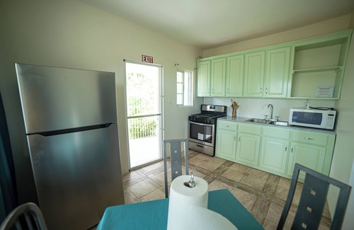 Whitehouse Villa | Buki Ocean View-τρία, 1 B/R, Sleeps 4+, with Chef