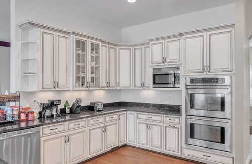 Haymarket House | Bull Run Estate: Luxury Retreat w/Scenic Views by RedAwning