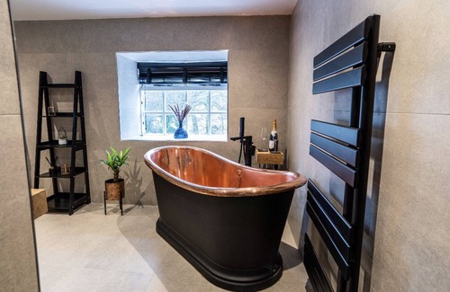 Holymoorside House | Bulls Head - Holymoorside
