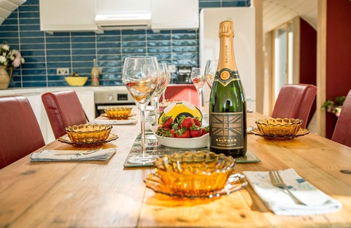 Etchinghill House | Bumble Barn - Three Bedroom House, Sleeps 6