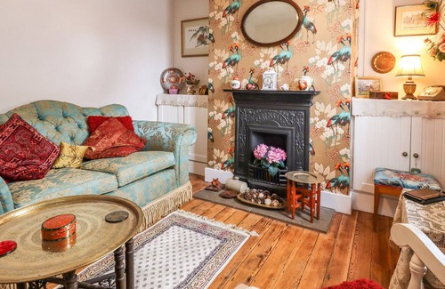 Ospringe Cottage | BUMBLE BEE COTTAGE, pet friendly, with a garden in Faversham