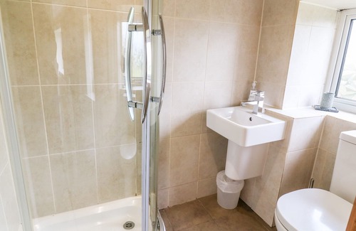 Darley Cottage | BUMBLE COTTAGE, pet friendly, luxury holiday cottage in Darley