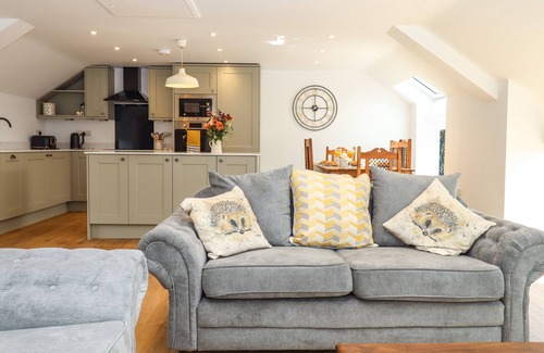 Nynehead Cottage | BUMBLEBEE COTTAGE, family friendly, with a garden in Bradford-On-Tone