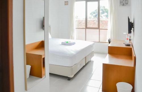 Java Hotel | Bumi Ciboled Mitra RedDoorz near Gerbang Tol Pamulihan
