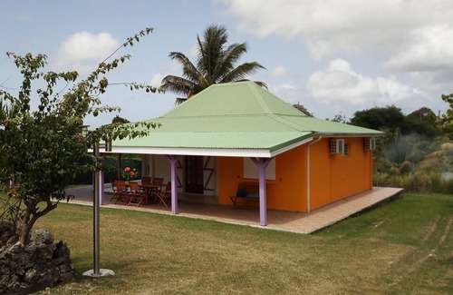 Capesterre-de-Marie-Galante House | Bungalow Bistasyon Etang Noir outdoor pool