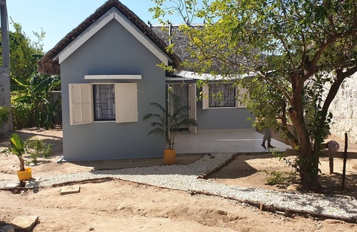Mahajanga House | bungalow 1 for 3 people