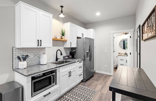 Dennis House | Bungalow 2 @ Barndo Bungalows