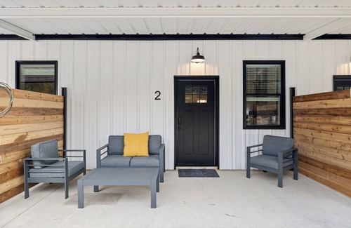 Dennis House | Bungalow 2 @ Barndo Bungalows