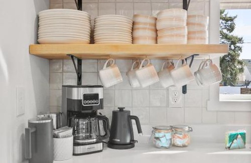 West Central House | Bungalow 29 Chic Mins To Dwntwn Pet Friendly