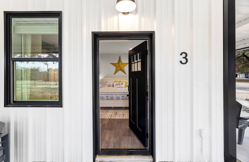 Dennis House | Bungalow 3 @ Barndo Bungalows