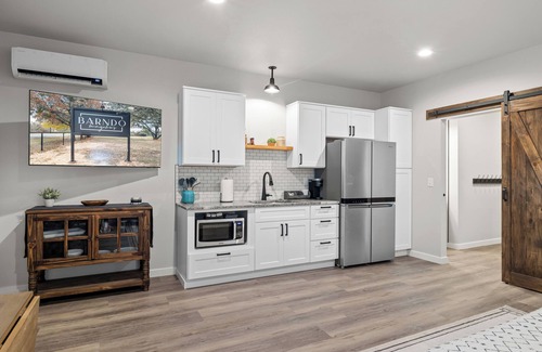 Dennis House | Bungalow 4 @ Barndo Bungalows