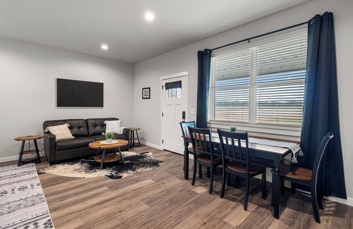 Dennis House | Bungalow 7 @ Barndo Bungalows