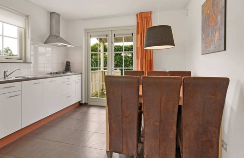 Municipality of Nissewaard House | Bungalow by Water near Rotterdam and Zeeland