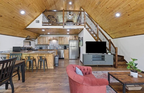 Pickens Cabin | Bungalow Cabin | Riverfront | Kayaks | Stargazing