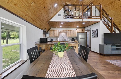 Pickens Cabin | Bungalow Cabin | Riverfront | Kayaks | Stargazing