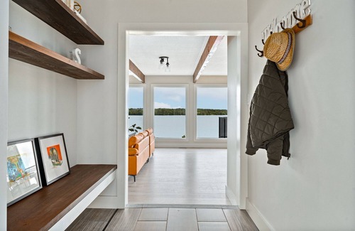 Wellington House | Bungalow Citron - Waterfront with Pool!