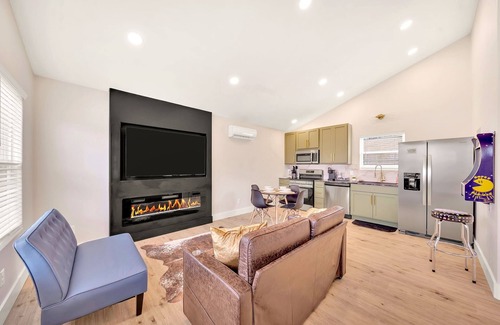 Bluff City House | Bungalow/Hot tub/ping pong/Putt putt/corn hole/Jenga/connect 4/Checkers