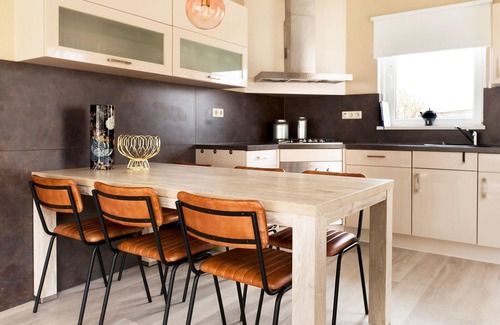 Eernewoude House | Bungalow in Friesland with Private Spa & Sloop