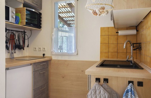 Kamminke House | Bungalow 'Karsten' with Private Terrace and Private Garden