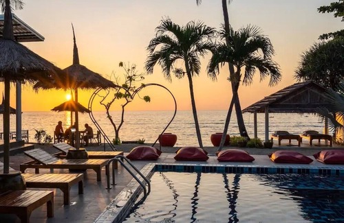 Koh Lan Ski Chalet | Bungalow near by beach El Pillax Lanta Resort