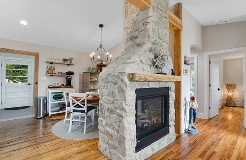 New Hill House | Bungalow Near Jordan Lake, NC
