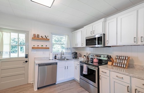 Northport House | Bungalow on 27th- minutes from campus
