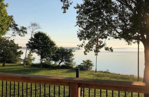 Saint John House | Bungalow on The Bay in Lorneville