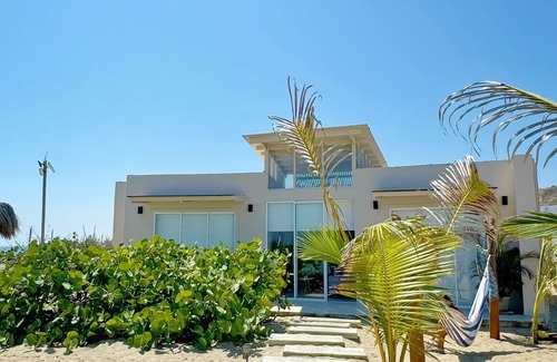Punta Sal House | Bungalow on the beach in front of the warm and calm sea of Canoas de Punta Sal.