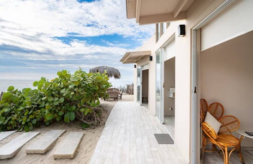 Punta Sal House | Bungalow on the beach in front of the warm and calm sea of Canoas de Punta Sal.