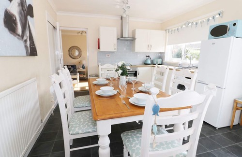 Fishguard House | BUNGALOW, pet friendly, country holiday cottage in Fishguard