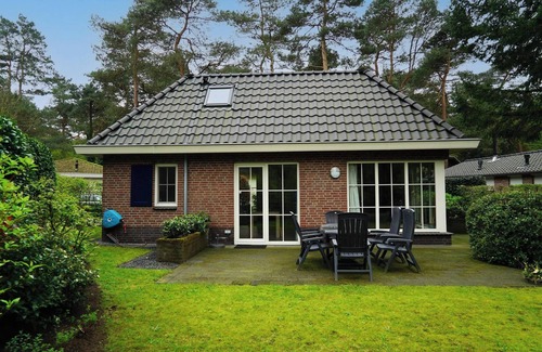 Beekbergen-Zuid House | Bungalow with 2 bedrooms and a Garden