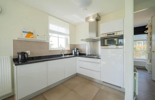 Uitdam House | Bungalow with 3 bedrooms, 2 bathrooms and a sauna