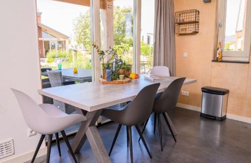 Akkrum House | Bungalow with a terrace near the Sneekermeer