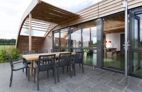 Heeten House | Bungalow with decorative fireplace, on farm
