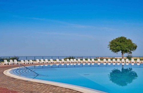 Katoro House | Bungalow with outpool