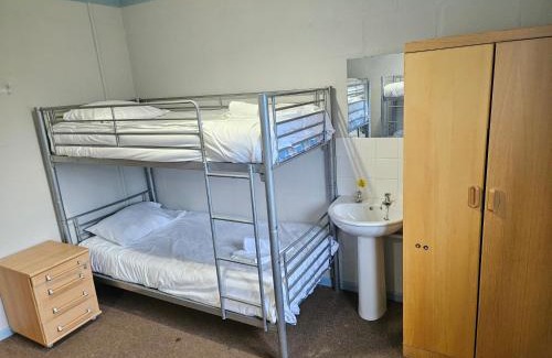 Glandyfi House | Bunkhouse 20Bedroom Sleeps85 4Acre Gamesroom Wifi