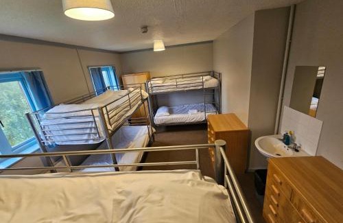 Glandyfi House | Bunkhouse 20Bedroom Sleeps85 4Acre Gamesroom Wifi