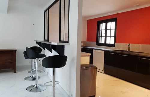 Auxerre House | Burgundy Historic center Auxerre, mixed design/antique furniture, super luxury
