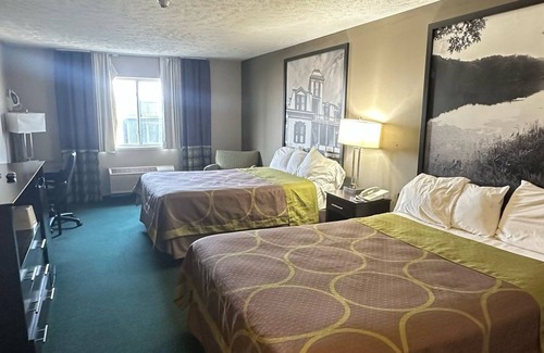 El Paso Hotel | Burgundy Inn & Suites By OYO El Paso