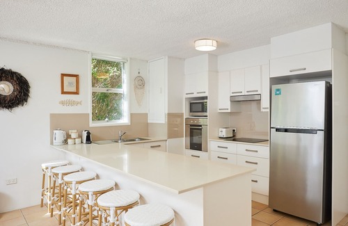 Burleigh Heads Apartment | Burleigh Beach Pad 100m from beach - stunning