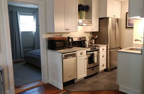 South End Apartment | Burlington Walkabout Peaceful City Retreat-Walk to EVERYTHING downtown.