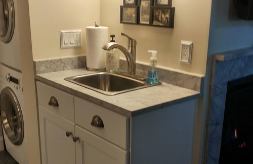 South End Apartment | Burlington Walkabout Peaceful City Retreat-Walk to EVERYTHING downtown.
