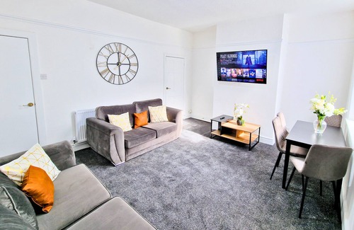 Burnley House | Burnley Terraced House on Cleaver Street by Bevolve - Free Parking 3