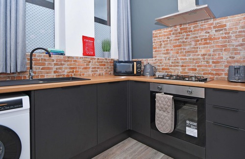 Burton on Trent Apartment | Burton Apartments. Free WiFi & Parking - Sleeps 2