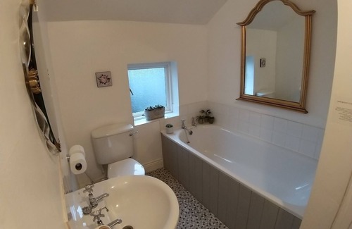 Ripley Bed & Breakfast | Burton Grange Farmhouse B&B